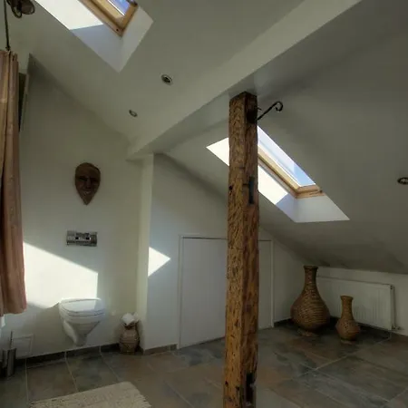 Loft In 97 Terbatas St Apartment