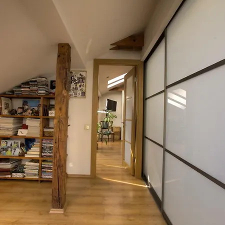 Loft In 97 Terbatas St Apartment *