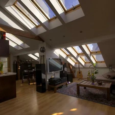 Loft In 97 Terbatas St * 리가