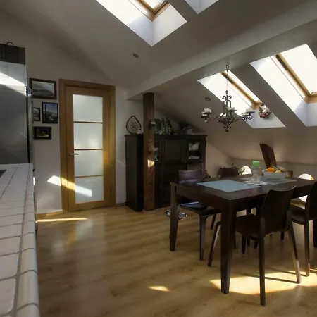 Loft In 97 Terbatas St 리가